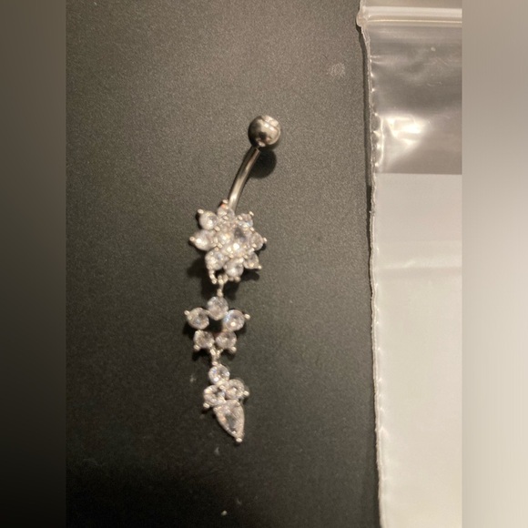 Belly Button ring , dangle style with flowers. New in bag. Super adorable 🥰 - Picture 1 of 3